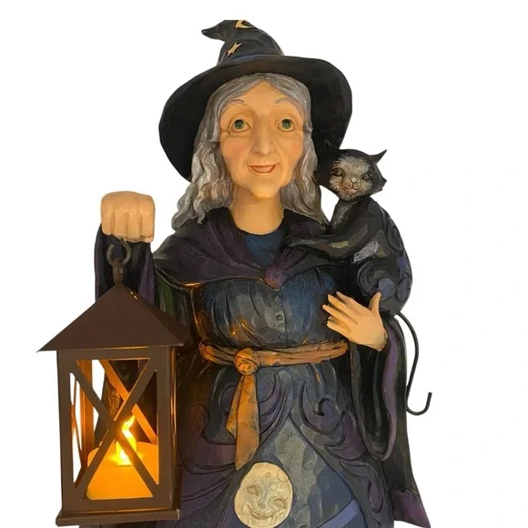 Jim Shore Heartwood Lighted Halloween Witch With Cat & Lantern 20"
Retired 2018 - Picture 6 of 11